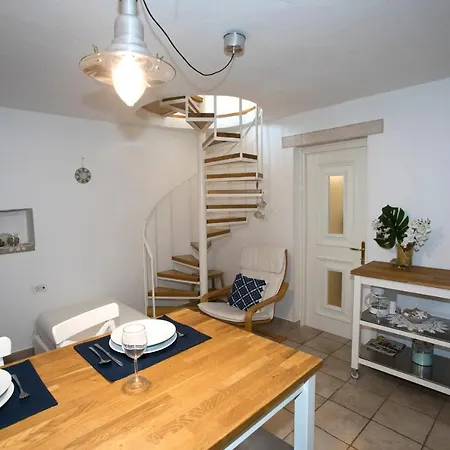 Lovely House With View Over Salt Pans Timor Apartment Secovlje